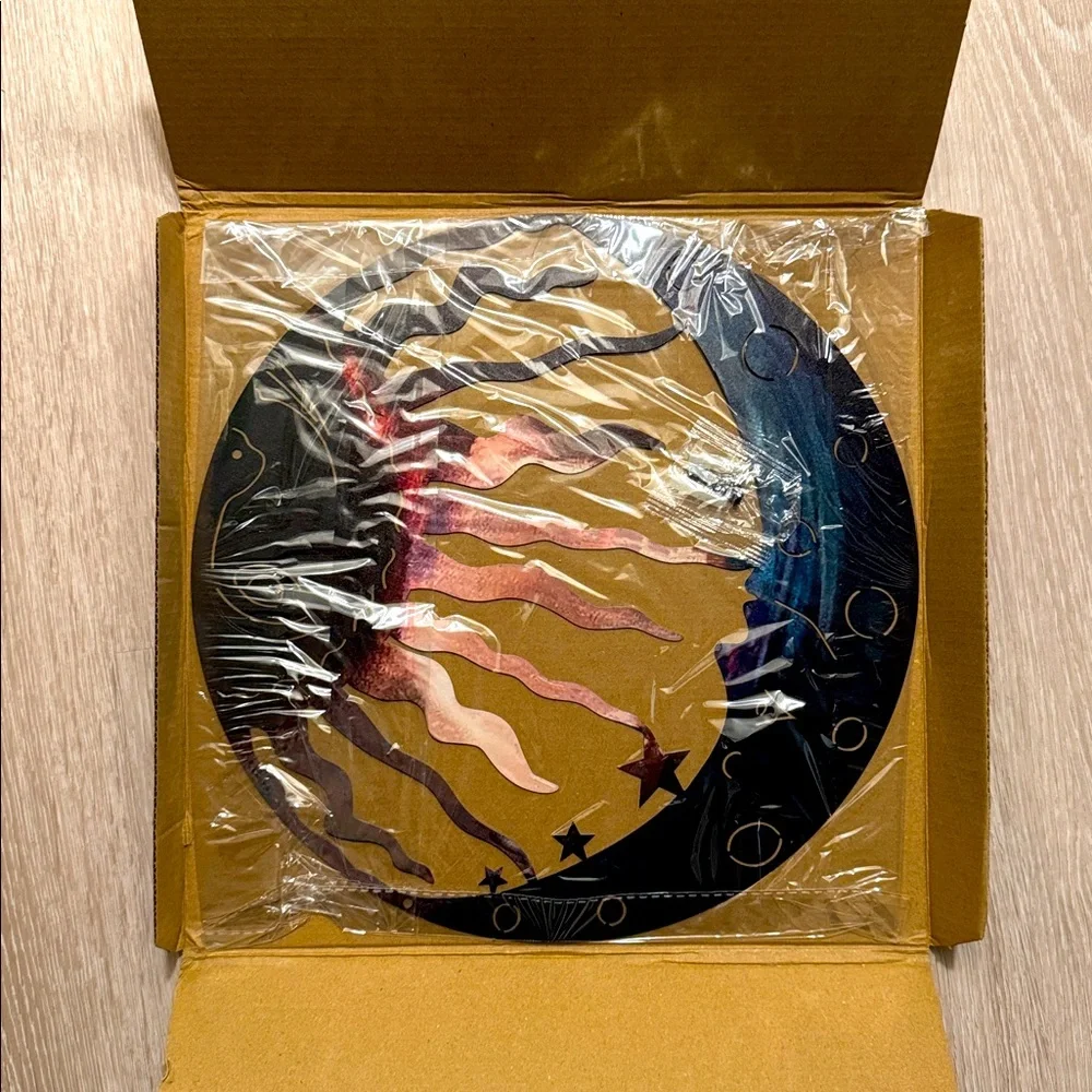 Metal Cut-Out Sun and Moon Decor NEW 🏷️